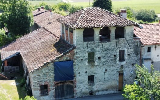Osasco – Porzione di Cascinale indipendente su tre lati