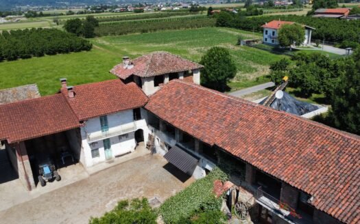 Osasco – Porzione di Cascinale indipendente su tre lati