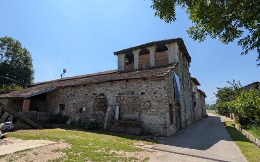 Osasco – Porzione di Cascinale indipendente su tre lati