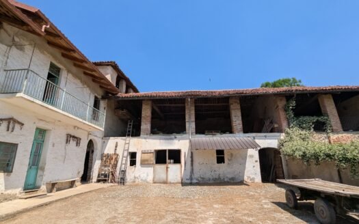 Osasco – Porzione di Cascinale indipendente su tre lati