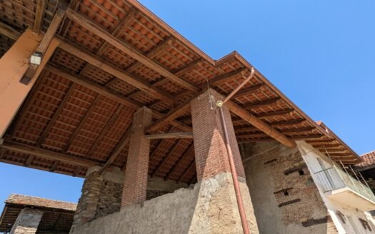 Osasco – Porzione di Cascinale indipendente su tre lati