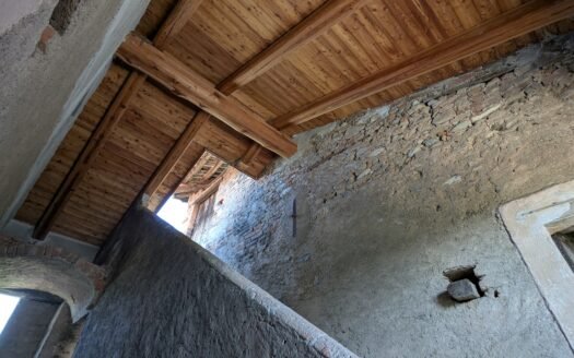 Osasco – Porzione di Cascinale indipendente su tre lati