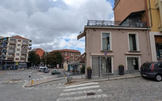 Moncalieri – Vendesi attività commerciale in posizione strategica