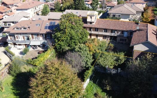Pianezza centro storico – Antica Villa del IX secolo con giardino e torretta