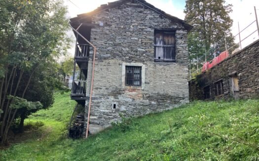 Colle San Giovanni – Baita in pietra da ristrutturare