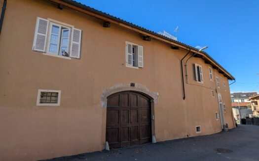 Pianezza centro storico – Antica Villa del IX secolo con giardino e torretta