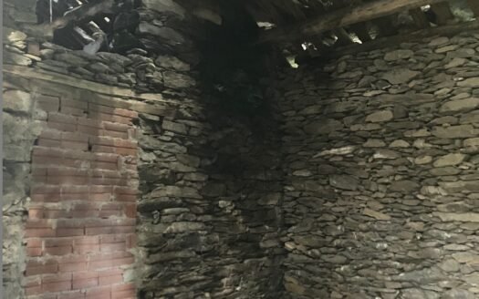 Colle San Giovanni – Baita in pietra da ristrutturare