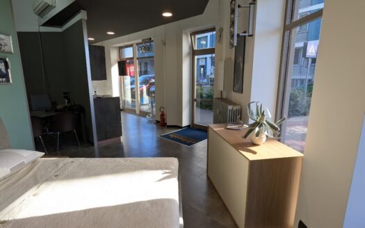 Beinasco – locale commerciale con grande visibilità e passaggio