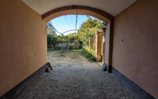 Pianezza centro storico – Antica Villa del IX secolo con giardino e torretta