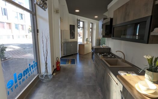 Beinasco – locale commerciale con grande visibilità e passaggio