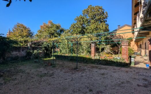 Pianezza centro storico – Antica Villa del IX secolo con giardino e torretta
