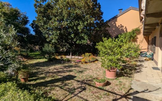 Pianezza centro storico – Antica Villa del IX secolo con giardino e torretta