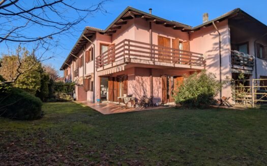 Pino torinese- Villetta con giardino privato e box auto in ottime condizioni manutentive