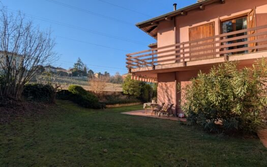 Pino torinese- Villetta con giardino privato e box auto in ottime condizioni manutentive