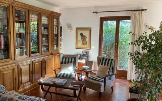 Pino torinese- Villetta con giardino privato e box auto in ottime condizioni manutentive