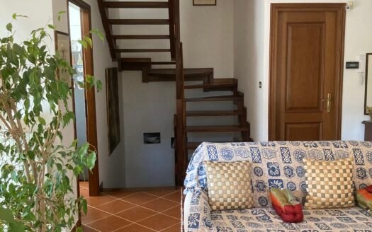 Pino torinese- Villetta con giardino privato e box auto in ottime condizioni manutentive