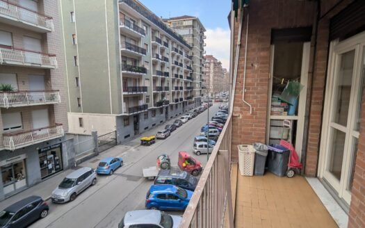 Via Baltimora – Elegante quadrilocale rinnovato