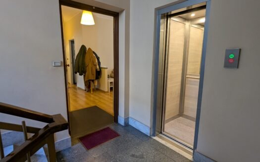 Via Baltimora – Elegante quadrilocale rinnovato