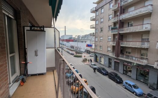 Via Baltimora – Elegante quadrilocale rinnovato