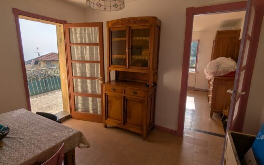 Pino torinese – Casa indipendente libera su tre lati da ristrutturare con ampio terreno pianeggiante