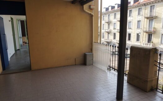 Torino – Via Sacchi affittasi ufficio/abitazione