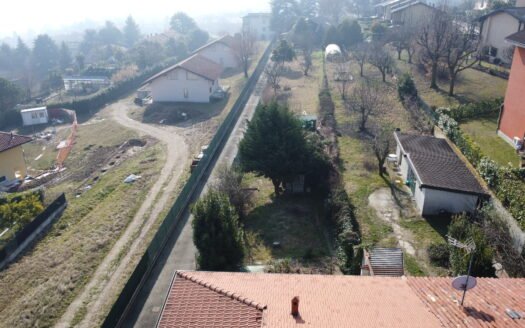 Pino torinese – Casa indipendente libera su tre lati da ristrutturare con ampio terreno pianeggiante