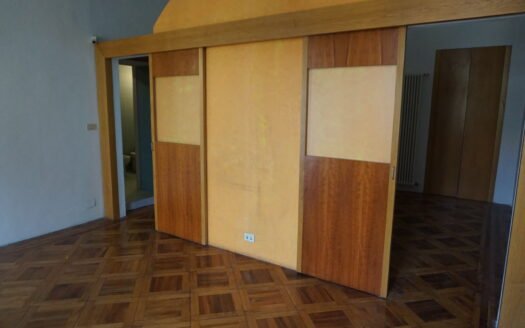 Torino – Via Sacchi affittasi ufficio/abitazione