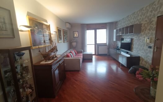 Grugliasco – affittasi quadrilocale parzialmente arredato