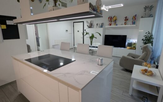 Elegante appartamento di nuova costruzione in classe A4 – con box e ampi balconi