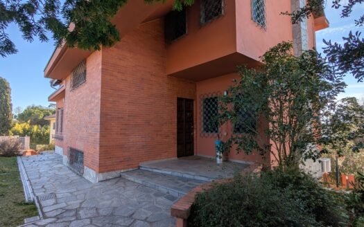 Villa esclusiva con vista Monviso – eleganza, luce e panorama senza confini