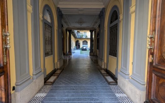 Elegante appartamento d’epoca da personalizzare a due passi da Piazza Solferino