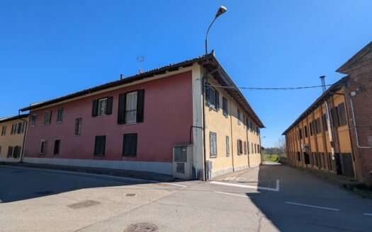 Andezeno – appartamento in cascinale con terrazzo