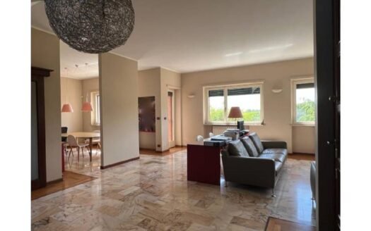 Villa esclusiva con vista Monviso – eleganza, luce e panorama senza confini