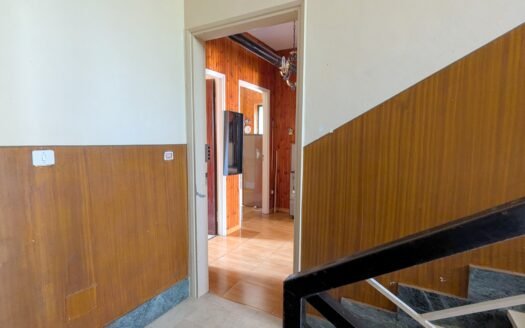 Rubiana frazione Mollarbrunatto – Trilocale luminoso con tripla esposizione, posto auto e terreno