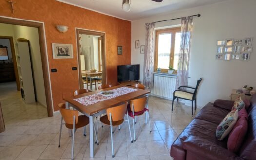 Andezeno – appartamento in cascinale con terrazzo