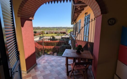 Andezeno – appartamento in cascinale con terrazzo