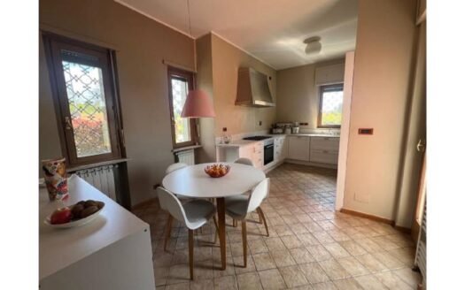 Villa esclusiva con vista Monviso – eleganza, luce e panorama senza confini