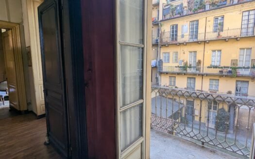 Elegante appartamento d’epoca da personalizzare a due passi da Piazza Solferino