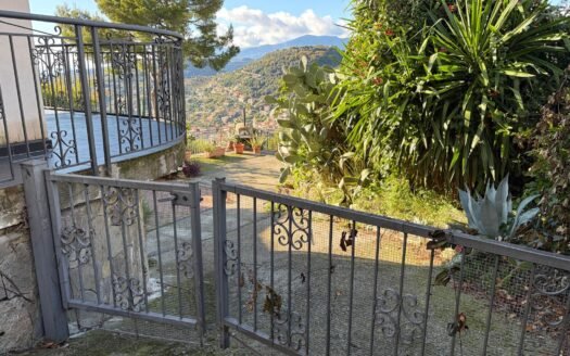 Sasso di Bordighera – panoramico appartamento con terrazza e giardino privato