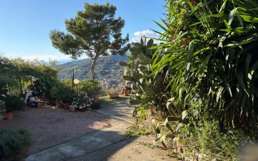 Sasso di Bordighera – panoramico appartamento con terrazza e giardino privato
