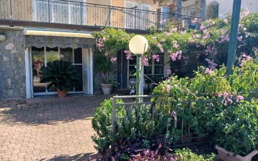 Sasso di Bordighera – panoramico appartamento con terrazza e giardino privato