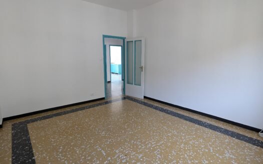 Santa Rita: Trilocale ristrutturato al quinto piano