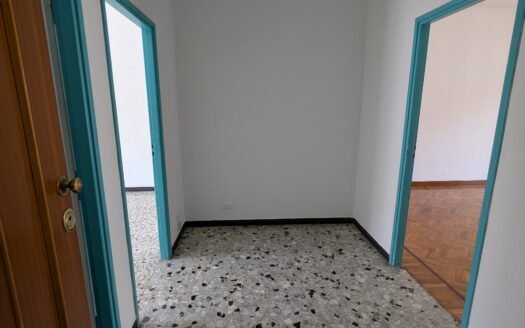 Santa Rita: Trilocale ristrutturato al quinto piano