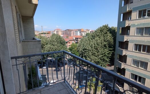 Santa Rita: Trilocale ristrutturato al quinto piano