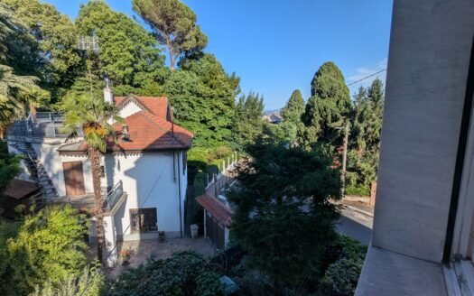 Pino torinese – via Roma trilocale panoramico libero su tre lati