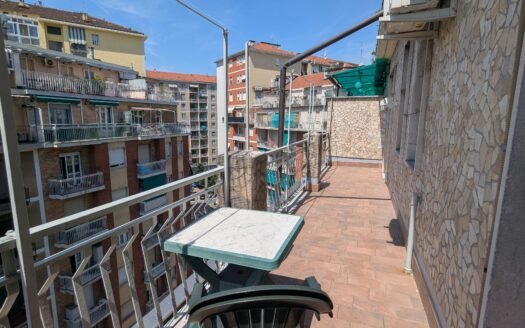 San Paolo – Luminoso bilocale al piano alto con ampio balcone