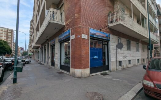 Santa Rita – Ampio negozio angolare