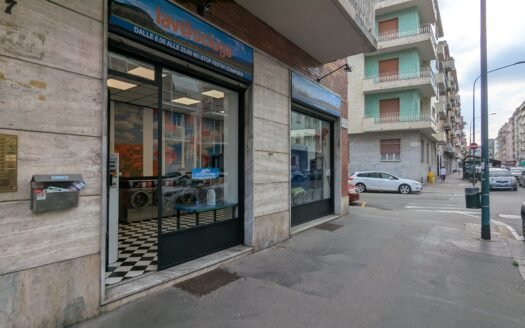 Santa Rita – Ampio negozio angolare