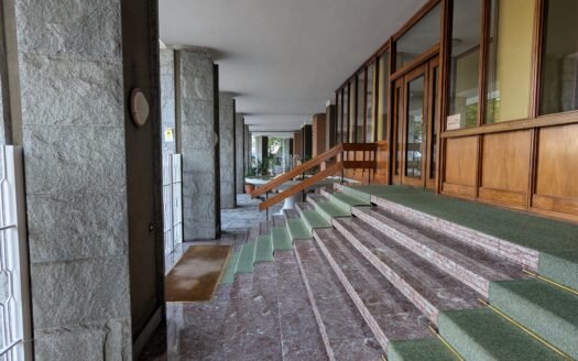 Pozzo Strada – Panoramico trilocale al settimo piano con vista sulle Alpi e sulla collina