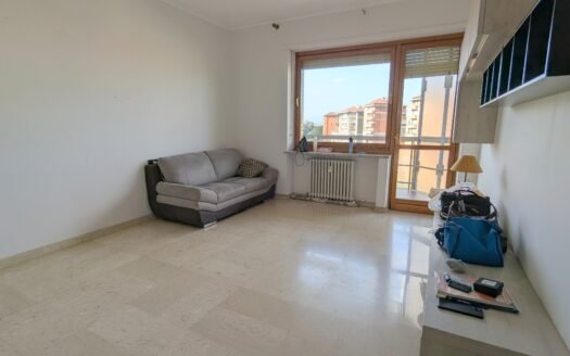 Pozzo Strada – Panoramico trilocale al settimo piano con vista sulle Alpi e sulla collina